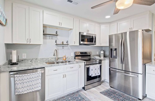 Garden City Villa | Stunning & Modern 3/2 Garden City Duplex