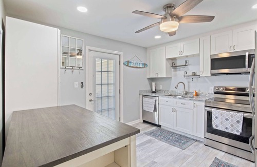 Garden City Villa | Stunning & Modern 3/2 Garden City Duplex