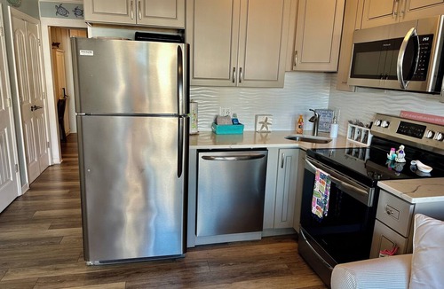 Hilton Head Island Condo | Stunning Oceanview Luxury Remodel, Bikes Included!