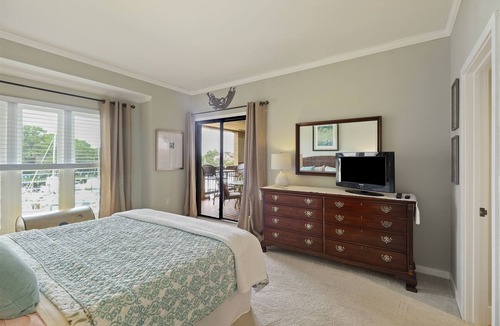 Shelter Cove Condo | Stunning Shelter Cove Harbour and Marina Views, Bike to the Beach - HS7155