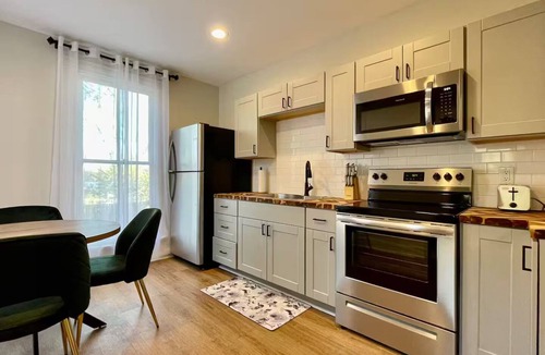 Hamlet Apartment | Stylish Apartment in Hamlet, NC