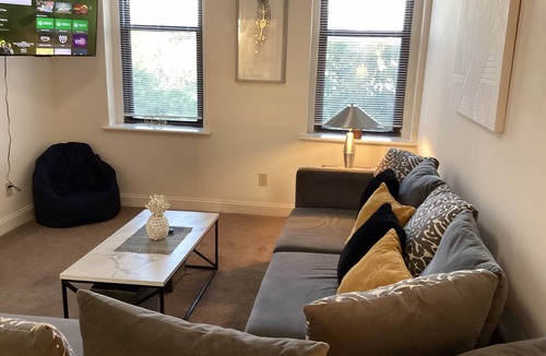 Downtown Greensboro Apartment | Stylish Bedroom Escape-Warm & Relaxing Ambiance in lovely Greensboro with AC