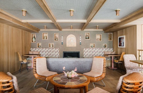 Charleston Historic District Hotel | Stylish Charleston Suite | King Bed + Views