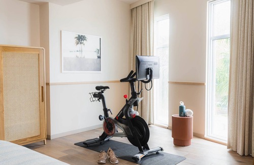 Charleston Historic District Hotel | Stylish Charleston Suite | King Bed + Views