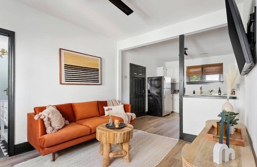 Cannonborough Elliotborough House | Stylish Monthly 1BR Downtown Rental
