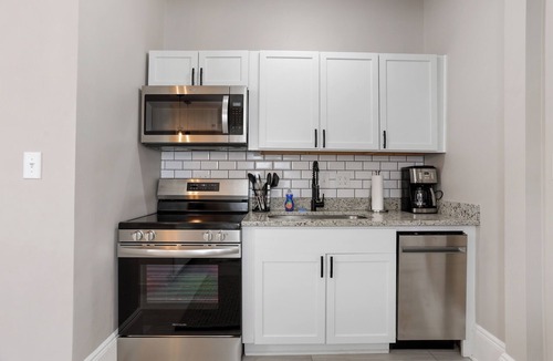 Metropolitan Apartment | Stylish Remodeled Starland Retreat, Near Starland Yard, Downtown, Food + SCAD!
