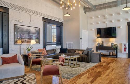 Clayton Apartment | StylishvCozy 2BD Apt Near DT Clayton Pool Gym