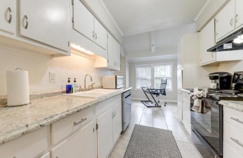 Ladson House | Suburban Family Home 18 Mi to Dtwn Charleston!