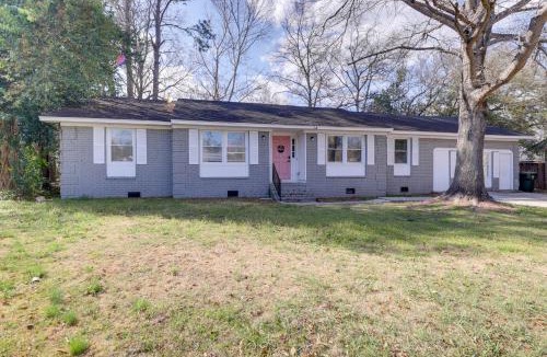 Ladson House | Suburban Family Home 18 Mi to Dtwn Charleston!