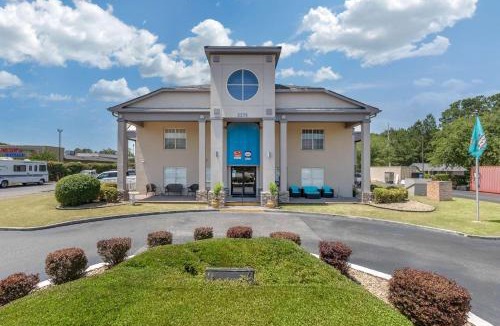 Red Hill Hotel | Suburban Studios at the University
