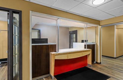 Executive Park Hotel | Suburban Studios Charlotte - Executive Park