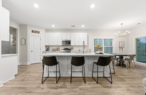Lincolnville House | Summerville Family Home, 5 bedrooms, Swingset, Breakfast Included, Pets.