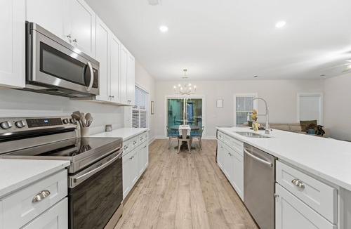 Lincolnville House | Summerville Family Home, 5 bedrooms, Swingset, Breakfast Included, Pets.