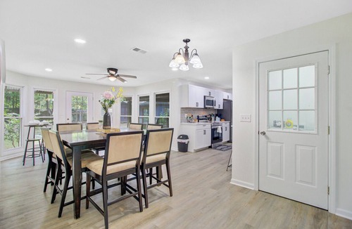 Summerville Historic District House | Summerville, Spacious Family & Work-Friendly House