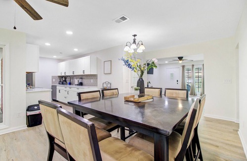 Summerville Historic District House | Summerville, Spacious Family & Work-Friendly House
