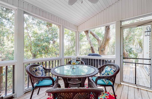 Ocean Ridge House | Sun-kissed home with AC, fireplace & W/D - short drive to the beach