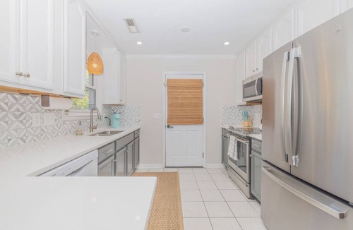Charleston House | Sunny Haven Retreat near Folly w/Backyard Oasis!