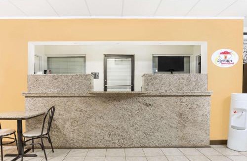 Santee Hotel | Super 8 by Wyndham Santee/I-95