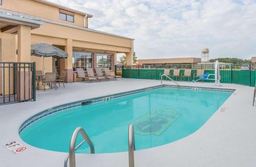 Santee Hotel | Super 8 by Wyndham Santee/I-95