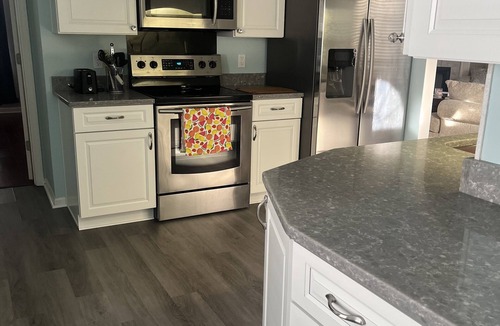 Savannah House | Super Clean Savannah Coastal Home 15 min from both Tybee Island and Downtown.