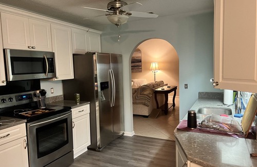 Savannah House | Super Clean Savannah Coastal Home 15 min from both Tybee Island and Downtown.