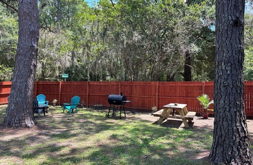 Johns Island House | Superb 3-bedroom Cottage with AC in charming Johns Island, utilities included!