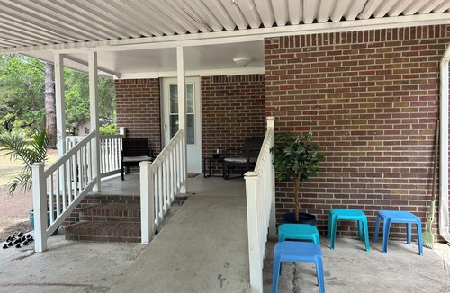 Johns Island House | Superb 3-bedroom Cottage with AC in charming Johns Island, utilities included!