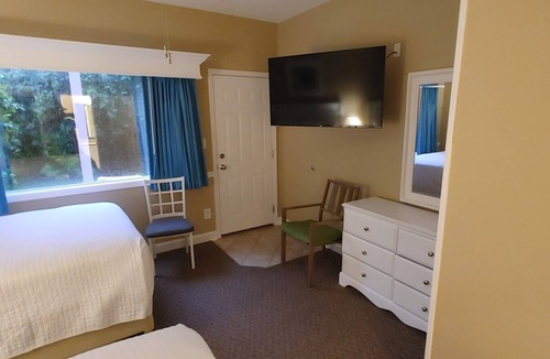 Surfside Beach Resort | Surfside Beach- Spacious 2 bedroom with 1 bed lockout in family friendly resort