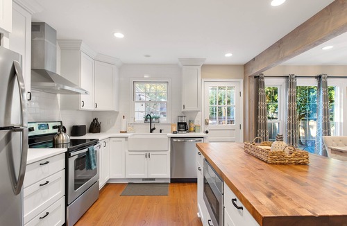 Mount Pleasant House | Sweet Magnolia: Chic Haven with Fenced Backyard!
