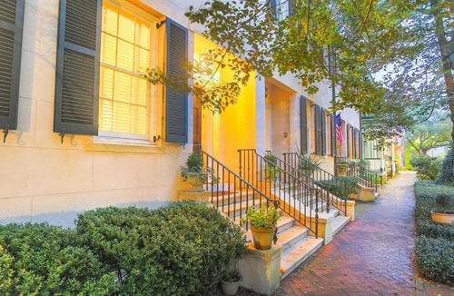 Historic Downtown Savannah Apartment | Tattnall Manor by Lucky Savannah