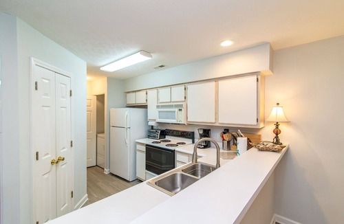 Pawleys Island Condo | TB 8F Second floor Condo True Blue Golf/Tennis/Pool Accessible