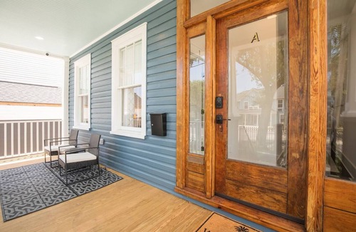 Westside Apartment | The Ashley Suite at 697 King