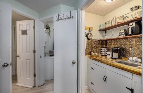 West Ashley House | The Birdhouse Pet friendly 2 Bed With Yard And Hot Tub