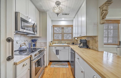 Tarpon Pond Cottage | The Birdie Bungalow by Sandpiper | Near Beach