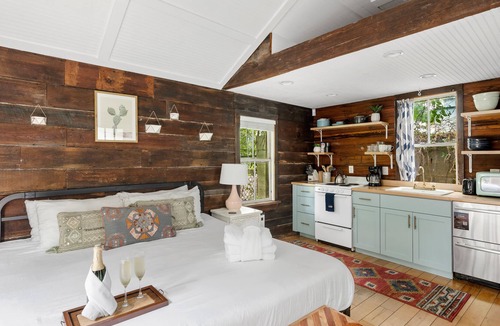 Cannonborough Elliotborough Cottage | The Bungalow | Only 1 Block from King