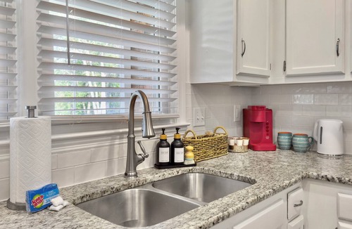 Lincolnville House | The Caspian: family friendly haven with private pool perfect for large groups