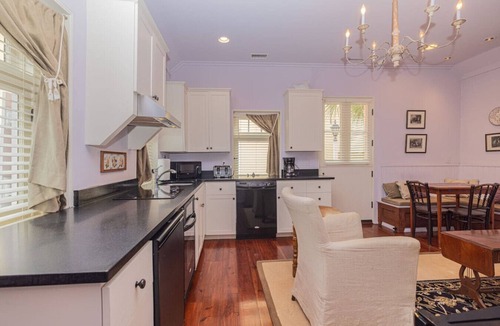 Downtown Charleston Apartment | The Cookhouse Charm~Historic Garden District Apt.
