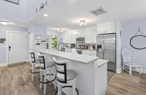 Mount Pleasant House | The Costal Haven - 5 Min Beach, 15 Min to DT