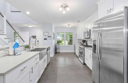 Mount Pleasant House | The Costal Haven - 5 Min Beach, 15 Min to DT