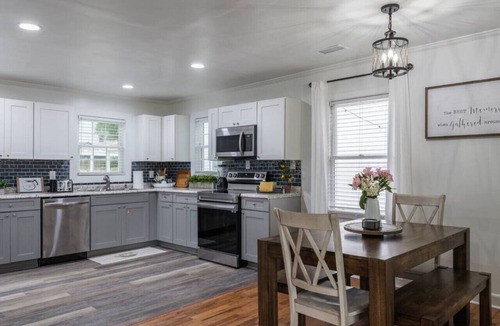North Charleston Cottage | The Cozy Blue Cottage in Park Circle