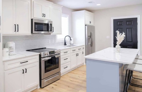 Columbia Condo | The Cozy Chic WeCo Spot | Just 3 minutes to DT!