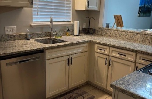 Port Royal House | The Cypress House Cozy 2-bedroom townhome mins from Pairs Island