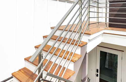 Westside Apartment | The Elliot Suite on Spring