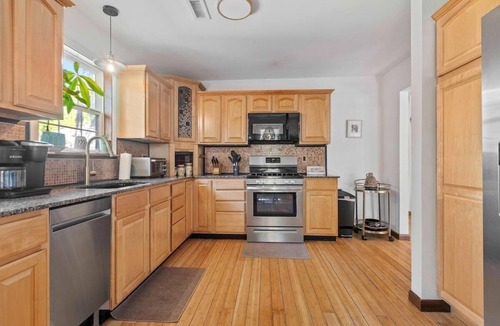 North Charleston House | The Endless Summer-Hot Tub-7 beds
