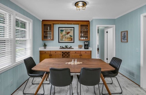 Cayce House | The Garden House | Sleeps 11 | Near USC