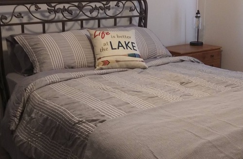 Summerton House | The Goat House - Lake Marion. 3BR/2BA