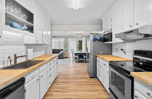 Southmont House | The High Rock Hideout is a 3-bedroom home on High Rock Lake