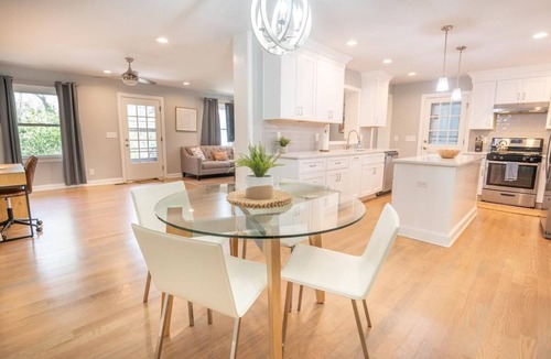 Hanahan House | The Hume Estate. Modern 4br Home + Lovely Yard!