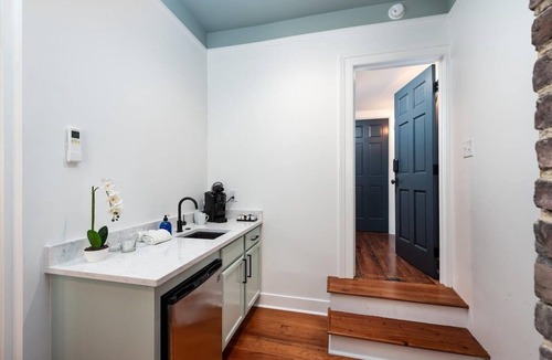 Cannonborough Elliotborough Apartment | THE INNS - Amazing 3BR/3BA Suite Downtown!