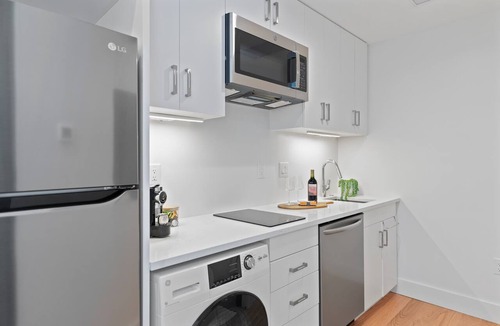 Cannonborough Elliotborough Apartment | The Iris, Signature Suite